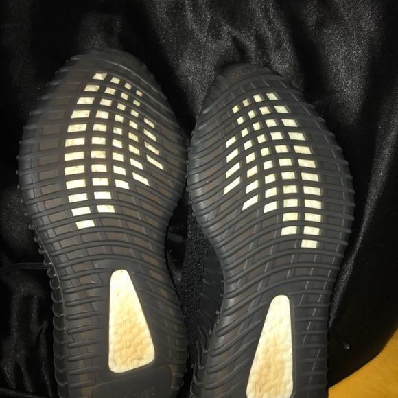 Yeezy’s 350 Boost V2 Oreos - Picture 8 of 8